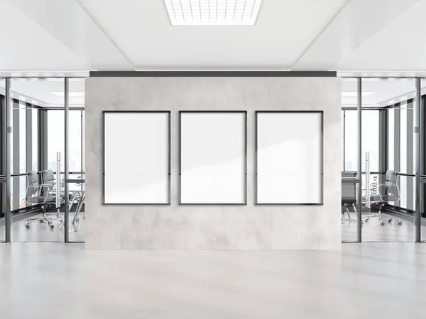 三架垂直框架挂在办公室墙上 现代混凝土公司内部三维渲染广告牌的造型 — 图库照片