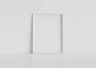 Beyaz dikdörtgen çerçeve, iç modelin beyaz zeminine dayanıyor. 3 boyutlu bir resimde çerçevelenmiş bir resmin şablonu