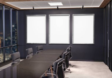 Karanlık ofis toplantı odasında asılı duran üç dikey çerçeve. Modern şirketlerin iç mekan 3D görüntülemesindeki reklam panolarını düzenle