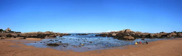 Hermosa vista a la playa desde el balcón — Foto de Stock