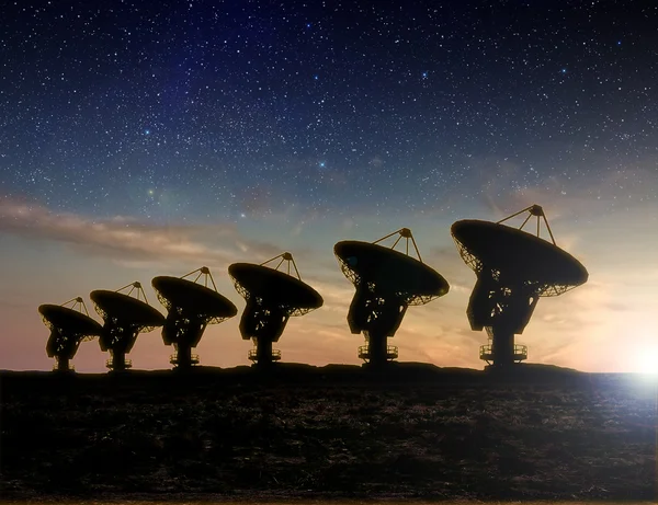 Radioteleskop Visa på natten — Stockfoto
