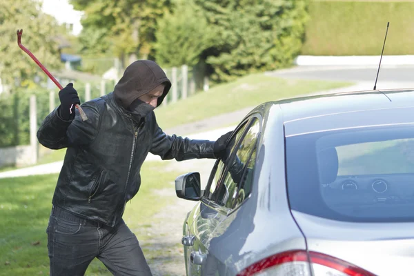 Thief stealing a car — Stock Photo, Image