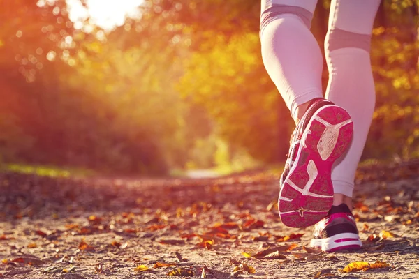 Girl running at sunset — Stock Photo, Image