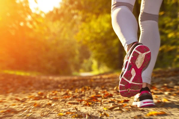 Chica de fitness corriendo —  Fotos de Stock