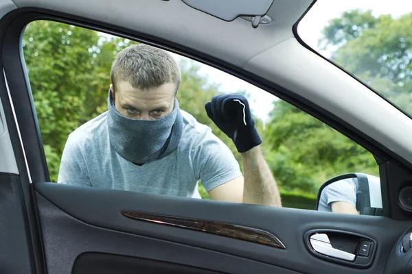 Thief stealing a car — Stock Photo, Image