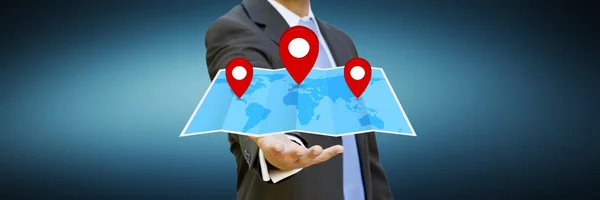 Empresario sosteniendo mapa digital en sus manos — Foto de Stock