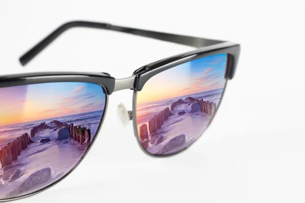 Sonnenbrille auf weißem Hintergrund — Stockfoto