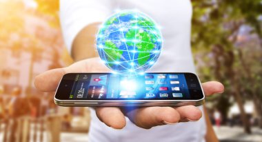 Modern cep telefonu ile internet üzerinde sörf işadamı