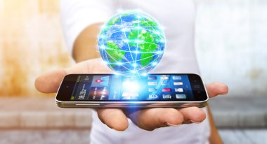 Modern cep telefonu ile internet üzerinde sörf işadamı