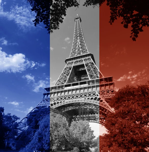 Torre Eiffel de París bandera francesa —  Fotos de Stock