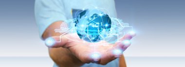 İnternette sörf adam