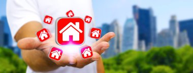Bir daire kiralamak için modern cep telefonu kullanarak iş adamı