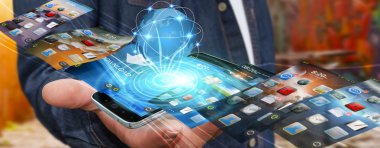 Modern cep telefonu kullanan genç adam