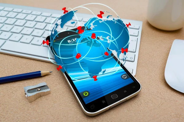 Teléfono móvil moderno con aplicación icono de viaje —  Fotos de Stock