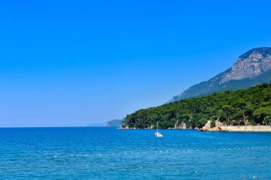 Güzel deniz manzarası kayalık adalar. Ege Denizi. Türkiye