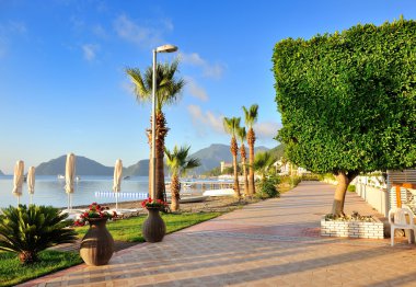 Deniz mavi deniz ve dağ pitoresk defne fon karşı. Marmaris. Türkiye