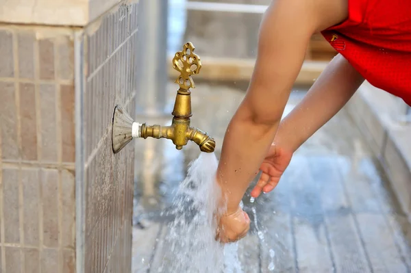 Close-up kid hand washing from old grunge brass faucet. Vintage tap in garden — Stock Photo, Image