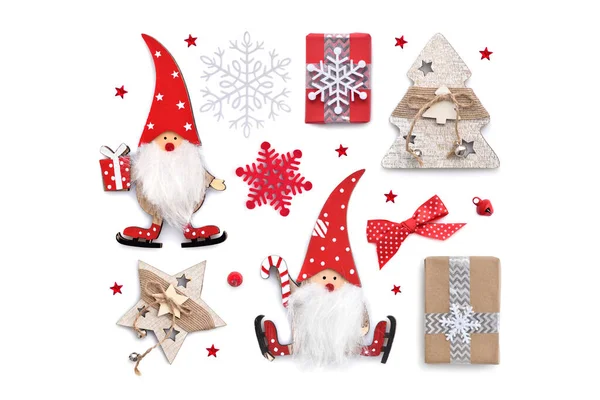 Noel Kompozisyonu Beyaz Arka Planda Noel Süslemelerinden Yapılmış Bir Desen — Stok fotoğraf