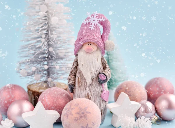 Weihnachtskomposition Mit Gnome Und Festlicher Dekoration Weihnachts Oder Neujahrsgrußkarte — Stockfoto