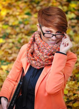 laptop sonbahar Park'ın şirin kadınla