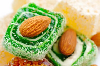 Badem ile lezzetli Türk lokumu