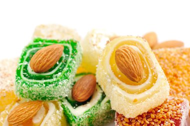 Lezzetli Türk lokumu beyazda izole