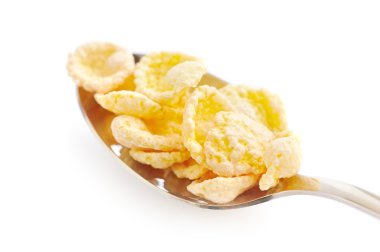 İçinde beyaz zemin üzerine kaşık Mısır gevreği