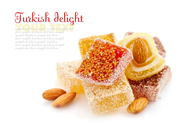 Välsmakande Turkish delight med mandel isolerad på vit bakgrund — Stockfoto