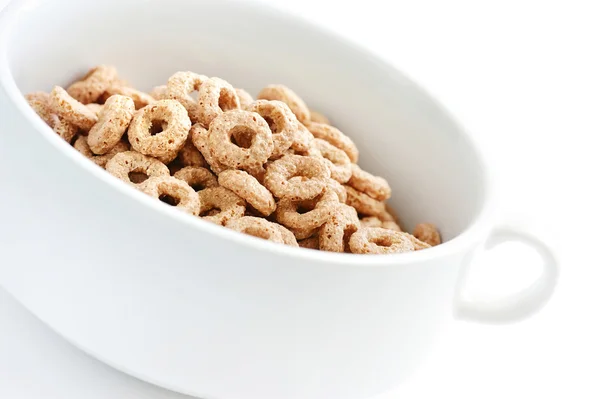 Anillos de cereales de chocolate en cuenco — Foto de Stock