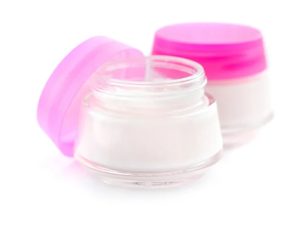 Cremes cosméticos isolados sobre fundo branco — Fotografia de Stock