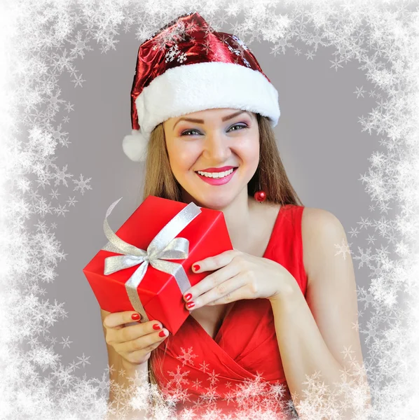 Portrét krásné sexy dívky s vánočním dárkem — Stock fotografie