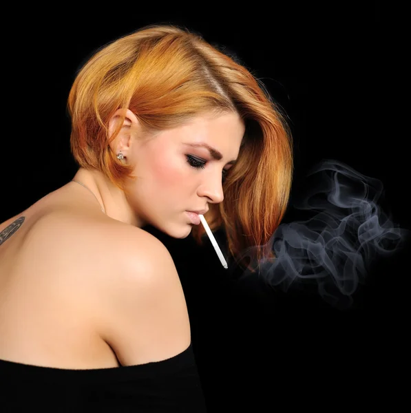 Portrait of beautiful redheaded girl with cigarette — Stock Photo, Image