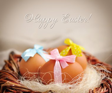 Yuvadaki paskalya yumurtaları