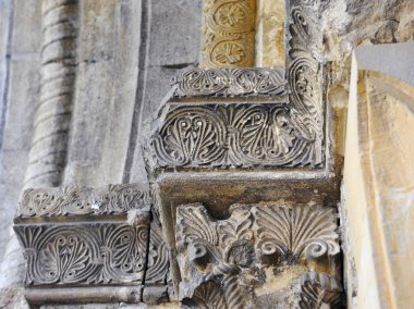 Eski tapınağın mimari elemanlar