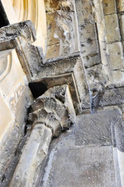 Eski tapınağın mimari elemanlar