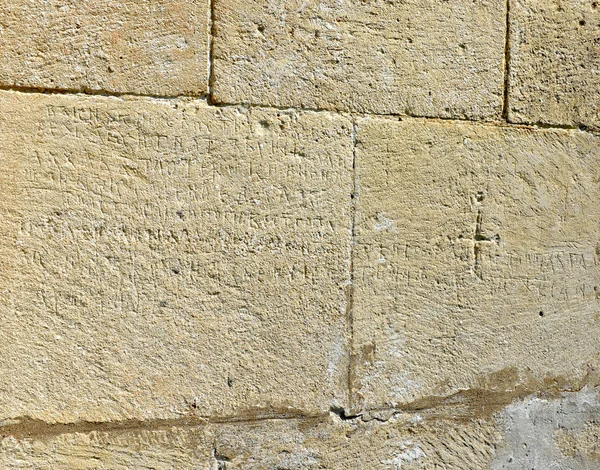 旧墙与古代铭文 — 图库照片