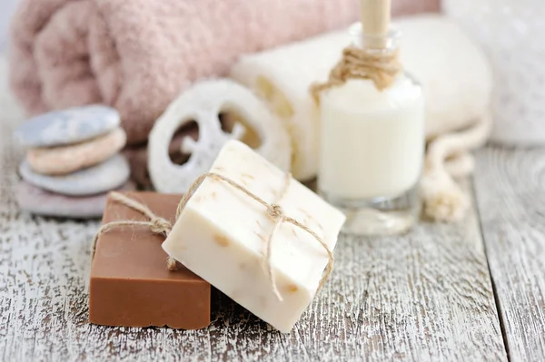 Handmade soap with oatmeal, milk and cocoa — Stock Photo, Image