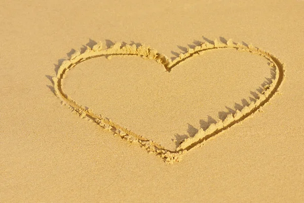 Heart drawn on a sandy beach. Horizontal composition — Stock Photo, Image