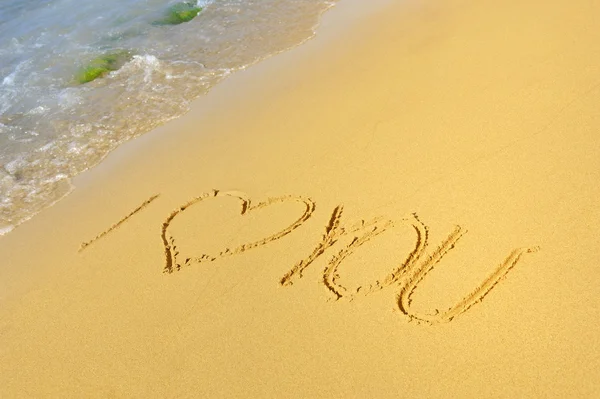 Felirat szeretlek homokos strandon — Stock Fotó