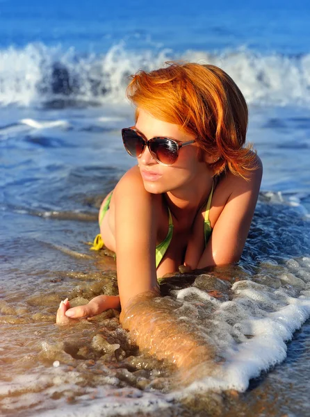 Portrait of a beautiful woman in glasses on the beach — Stock Photo, Image