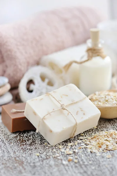 Savon artisanal à la farine d'avoine, lait et cacao — Photo