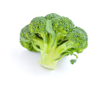 Brokoli beyaz arkaplanda izole edildi