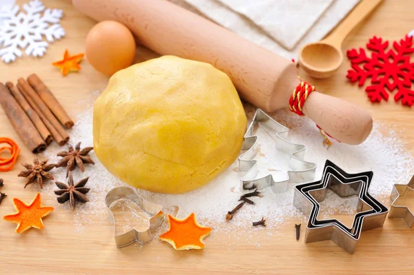 Preparazione biscotti di Natale. Natale concetto vacanze — Foto Stock