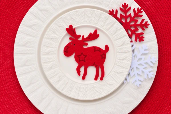 Alce de decoración de Navidad y copos de nieve en el plato. concepto de vacaciones de Navidad — Foto de Stock