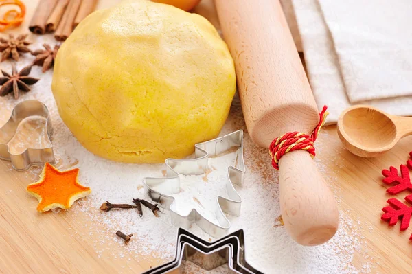 Preparazione biscotti di Natale. Natale concetto vacanze — Foto Stock