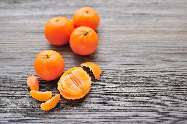 Tangerines on old wooden table — Stock Photo, Image