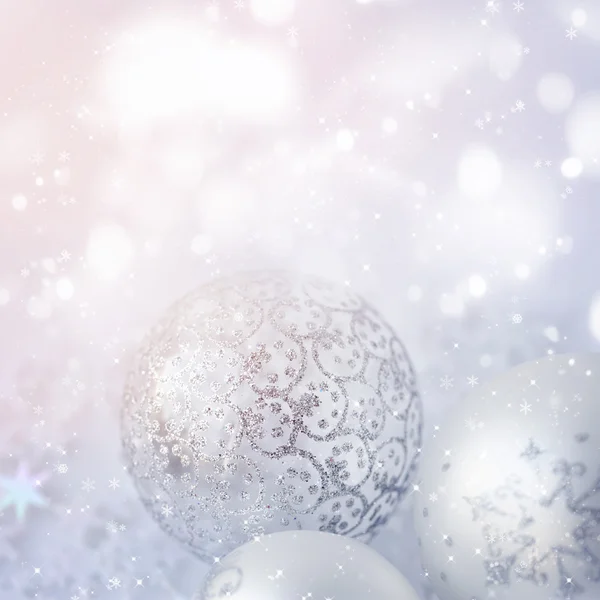Fondo festivo de Navidad con bolas de plata — Foto de Stock