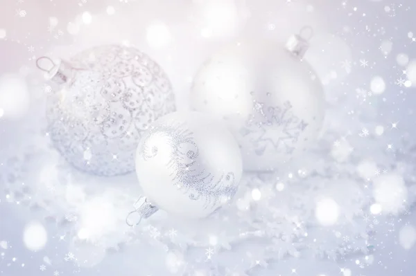 Noël fond festif avec des boules d'argent — Photo