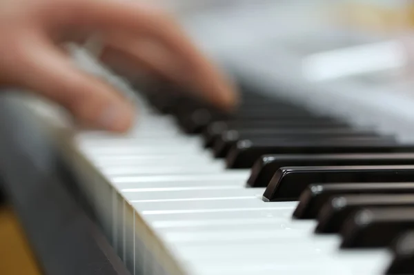 Пианино с игроками — стоковое фото
