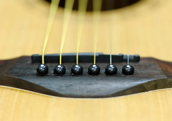 Närbild akustisk gitarr — Stockfoto